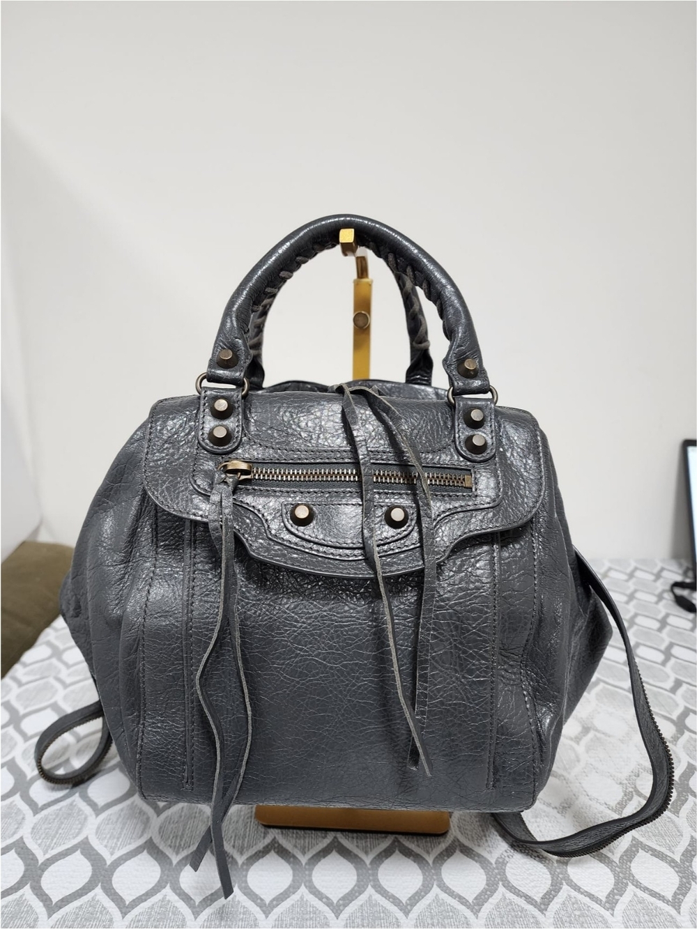 BALENCIAGA Agneau Classic Hardware Zip Traveler Backpack Grey - Picture 5 of 12